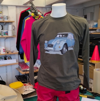 T-shirt_kaki_manche_longue_2CV-bleue_dessin_illustration